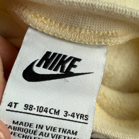 Nike Cream Sweatshirt with Multicolor Leggings - Picture 8 of 9